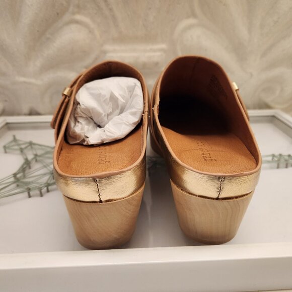 Gentle Souls by Kenneth Cole Henley Clogs. Gold Metallic. NWOT. Size 7 - Picture 7 of 10